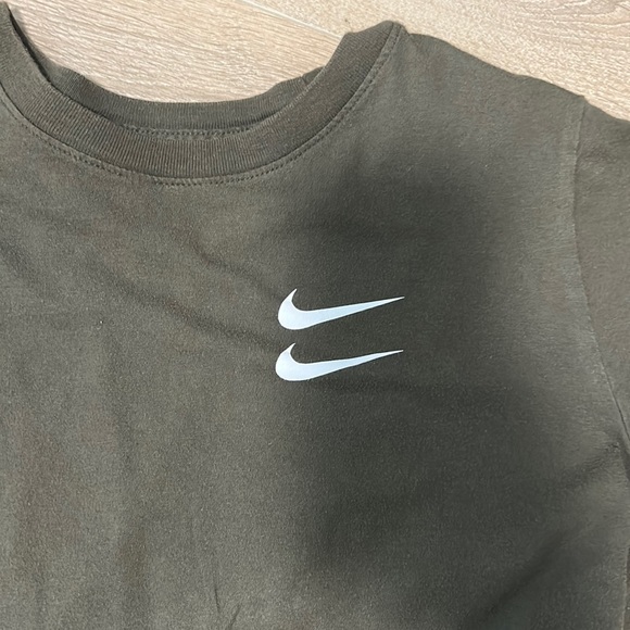 youth size XL (adult small/medium)nike tee - Picture 1 of 3